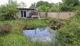 makellos EFH Drefahl - Gartenhaus am Teich.JPG