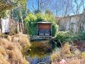 makellos 35 EFH Velgast - Teich mit Sitzecke.JPG